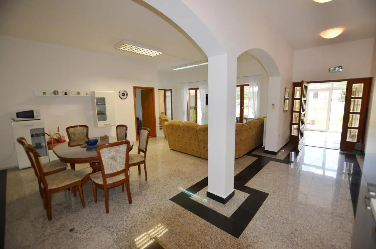 Zminj Apartments